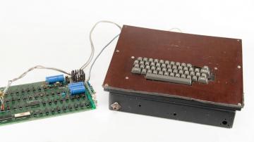 Early Apple computer that helped launch $3T company sells at auction for $223,000