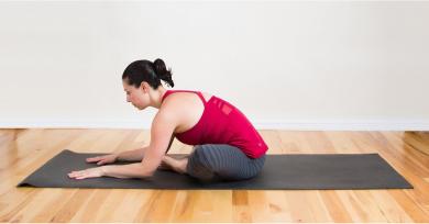 Your Tight Lower Back Needs This 4-Minute Stretch Session STAT!