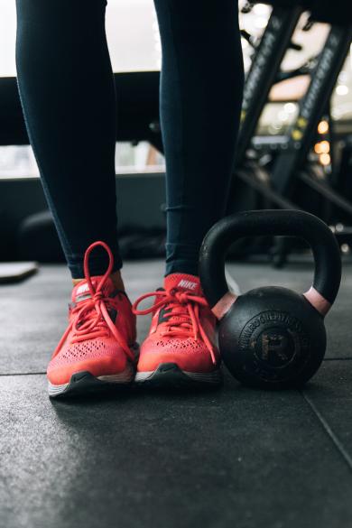 Lifting Weights but Not Losing Fat? A Trainer Explains Why — and How to Fix It
