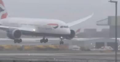 Video: Miedo y tensión en el aterrizaje de un avión en medio de una tormenta de viento