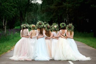 Bride Has Every Guest Wear Old Wedding Dresses, Goes Viral