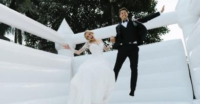 This Couple Had a Giant Bouncy Castle at Their Wedding, and the Photos Are SO Fun!
