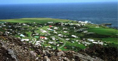 Así es la isla habitada más remota del mundo