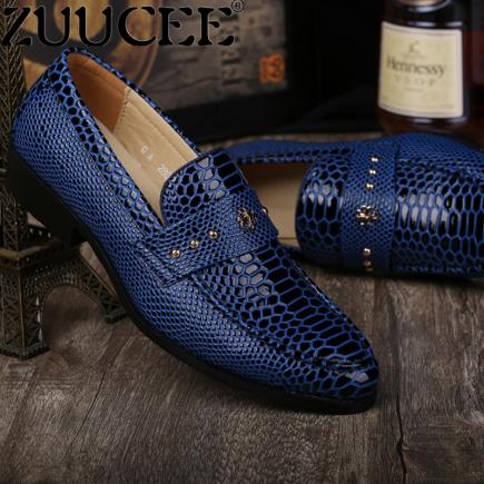 ZUUCEE Fashion Men Business Casual Sepatu Menunjuk Kulit Sepatu Pantofel Sepatu (biru)-Intl