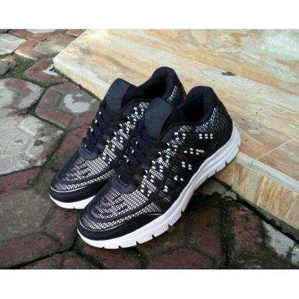 Sepatu Sneakers Kets Pria Sport - Hitam