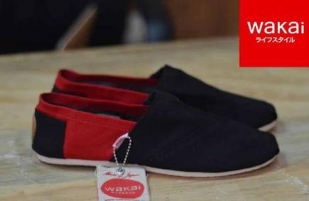 sepatu wakai pria wanita hitam merah-merah