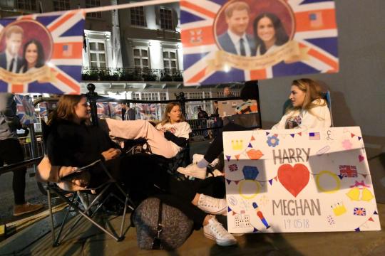 Fans descend on Windsor for Harry and Meghan's lavish royal wedding