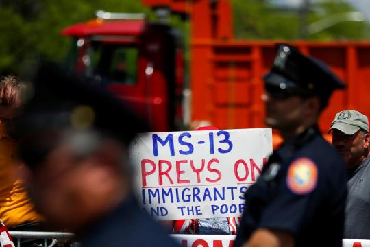 Trump threatens aid cut to countries that do not stop MS-13 gang migrants