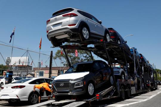 U.S. auto import probe fans tariff fears, riles Asia, Europe
