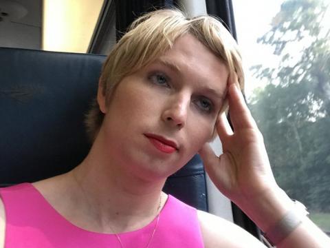 Chelsea Manning Posts 'Suicide' Photo