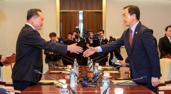 Two Koreas make progress, agree to talks on military, family reunions