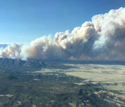 New Mexico, Colorado wildfires force hundreds to evacuate
