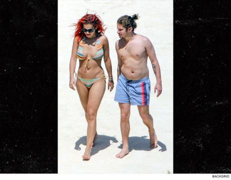 Rita Ora and BF Have Toe-Sucking Fun in Italy