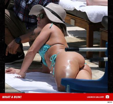 Britney Spears' Bikini Wedgie Returns, Butt For Good Reason