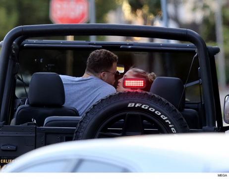 Blake Griffin Making Out with Mystery Blonde in L.A.