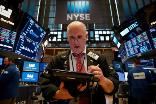 Wall Street edges higher; Fed in focus