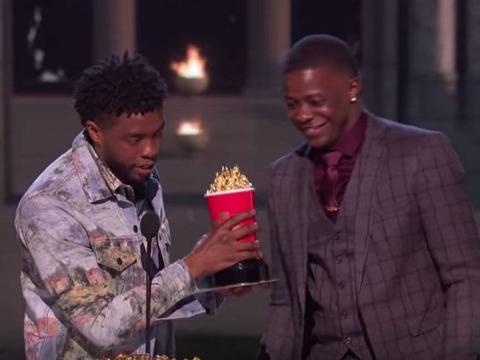 'Black Panther' Star Chadwick Boseman Hands MTV Award to Waffle House Hero