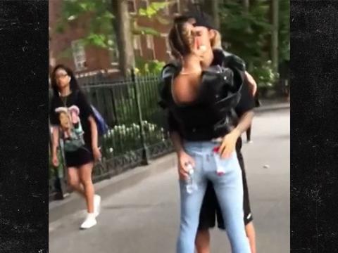 Justin Bieber and Hailey Baldwin Make Out in NYC Park