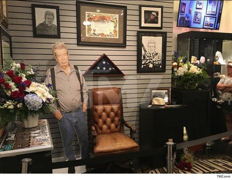 'Pawn Stars' Shop Sets Up Memorial for Late Richard 'Old Man' Harrison