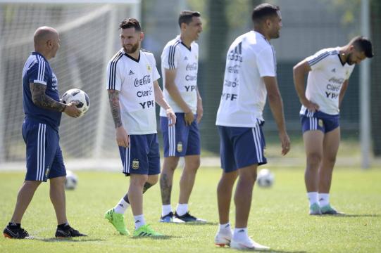 Argentina testa escalação sem Higuaín e com Messi como um falso 9 do time