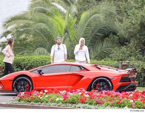 Justin Bieber Gets Special Delivery at Hotel, a $500k Lamborghini