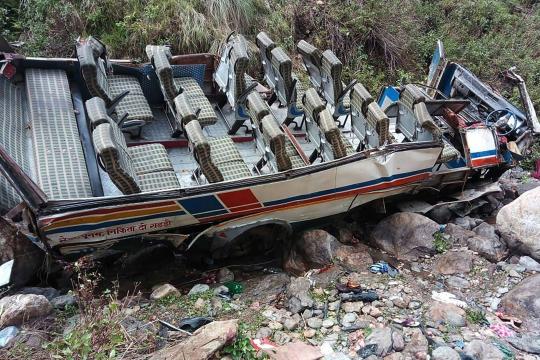 Ao menos 44 pessoas morreram em acidente de ônibus na Índia