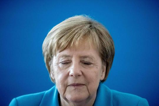 Acordo de migração põe em xeque coalizão de Angela Merkel