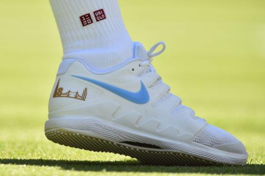 Federer deixa Nike e surpreende em Wimbledon com marca japonesa