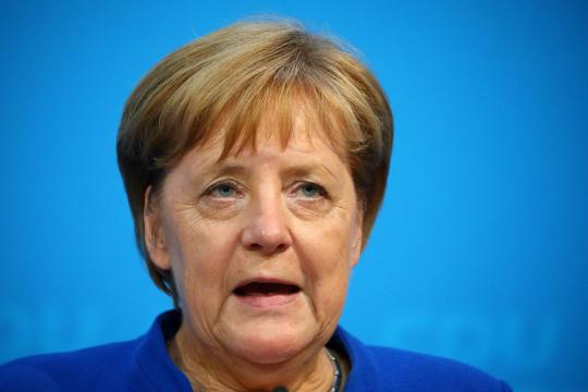 Merkel fecha acordo para restringir pedidos de asilo na Alemanha