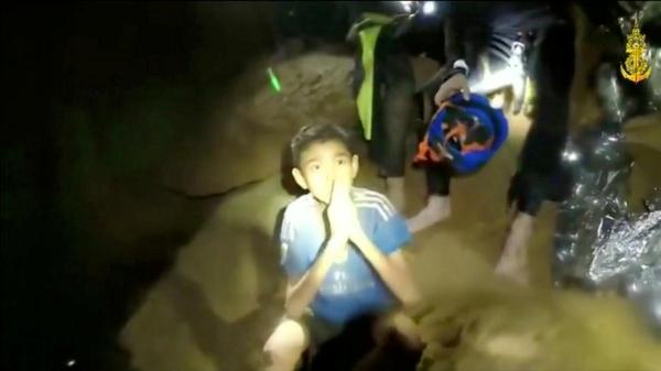 Trapped Thai team gets dive lessons as rescuers plan for extraction