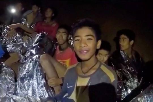 Meninos em caverna na Tailândia começam a receber aulas de mergulho