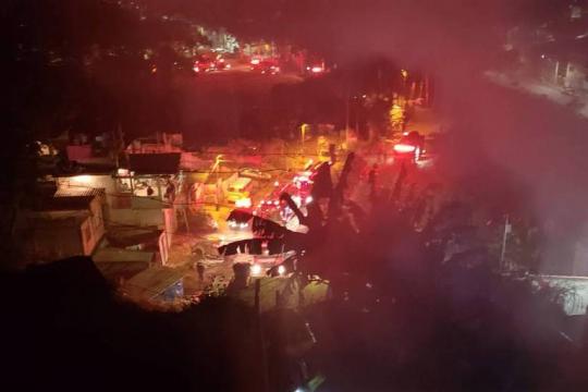 Incêndio em favela deixa dois mortos na zona norte de SP