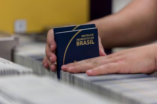 Parlamento Europeu aprova exigência de autorização prévia para brasileiro