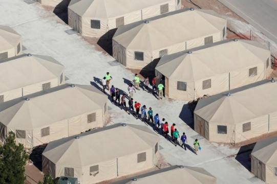 U.S. seeks court guidance on deadlines to reunite migrant families