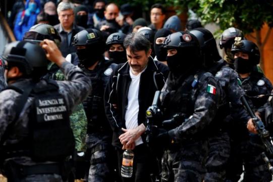 Mexico extradites key lieutenant of drug kingpin 'El Chapo' to U.S.