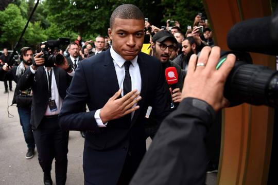 Colecionador de tênis da moda, Mbappé é 'fera hype' e banquete para grifes