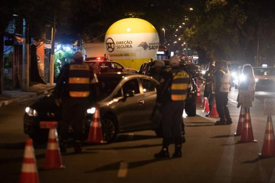 Motorista embriagado entra na contramão e mata motociclista em São Paulo