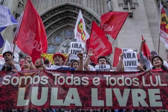 Lula diz que nunca acreditou que sairia da prisão neste domingo