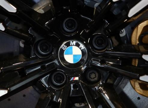 BMW, Daimler, telcos in push to get EU adopt connected car standard