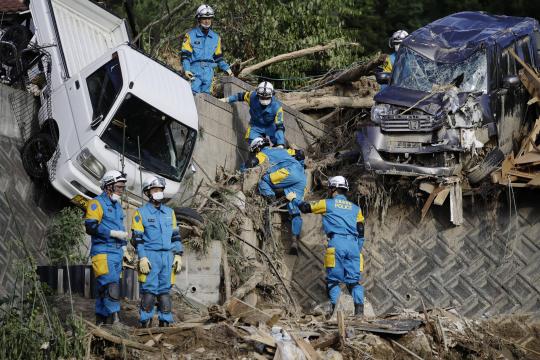 Japão começa recuperação de área afetada por enchentes; mortos chegam a 155