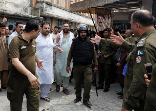 Hundreds of former Pakistan ruling party members detained, they say