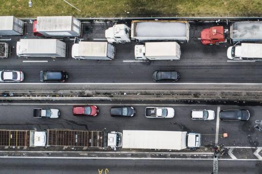 Com paralisação, serviços recuam 3,8% em maio e têm pior queda mensal desde 2011