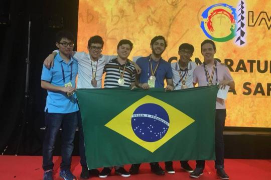 Aluno brasileiro leva ouro na olimpíada mundial de matemática