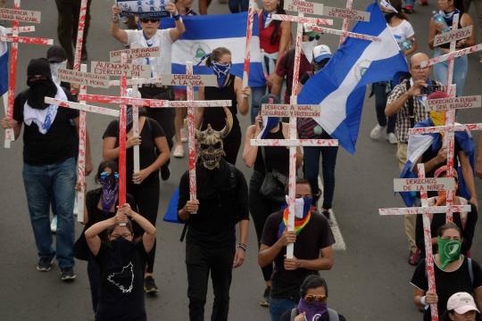 Governo ataca estudantes na Nicarágua e deixa ao menos dez feridos