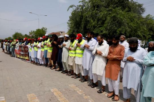 Fears of more violence in Pakistan election after bomber kills 130