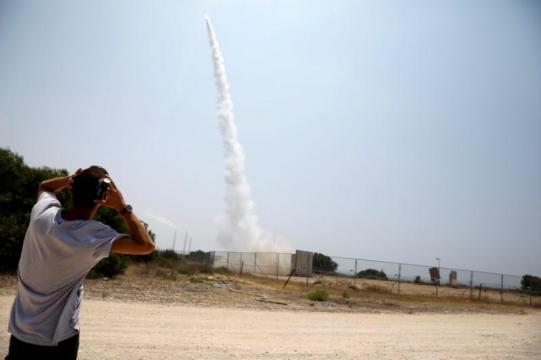 Israel strikes Gaza militant sites, Palestinians fire rockets