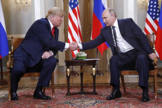 Trump e Putin fazem duelo simbólico antes da cúpula