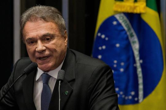 Álvaro Dias afirma não haver hipótese de acordo com PSDB