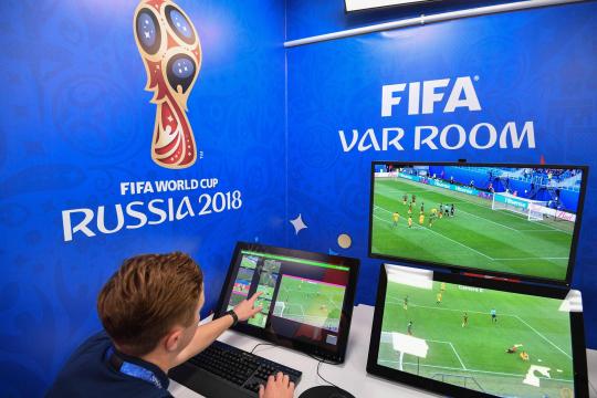 Uso do VAR é o marco de uma nova era no futebol, diz Fifa
