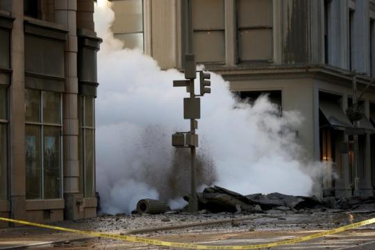 New York steam pipe explosion creates urban geyser; no injuries